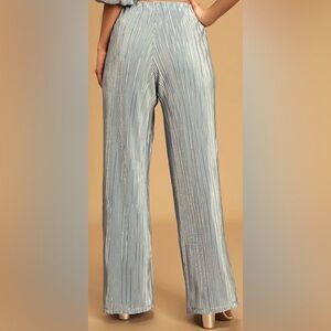 Pleated pants wide-leg silver metallic. Drawstring stretchy waist. Size L